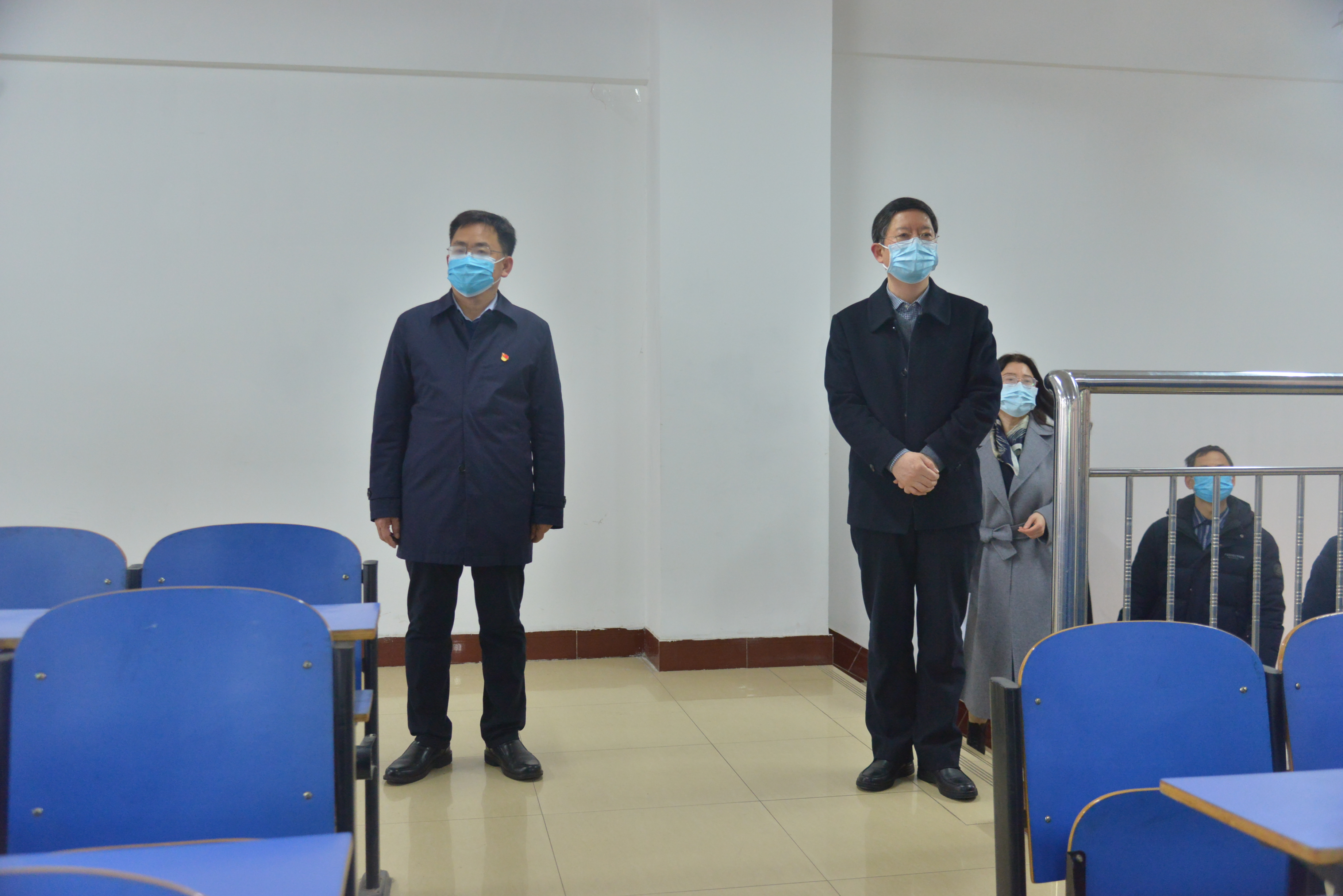 校领导景国勋,郭秋平带队检查新学期开学第一课上课情况